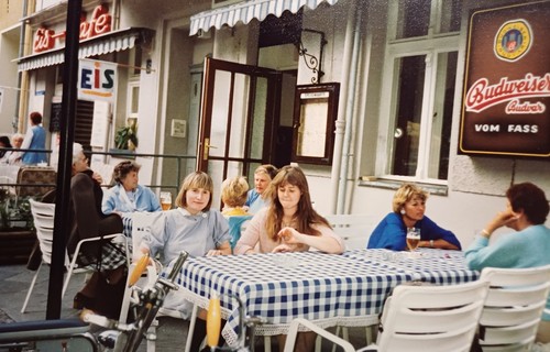 Familie frauen mädchen sitzen - familie,
